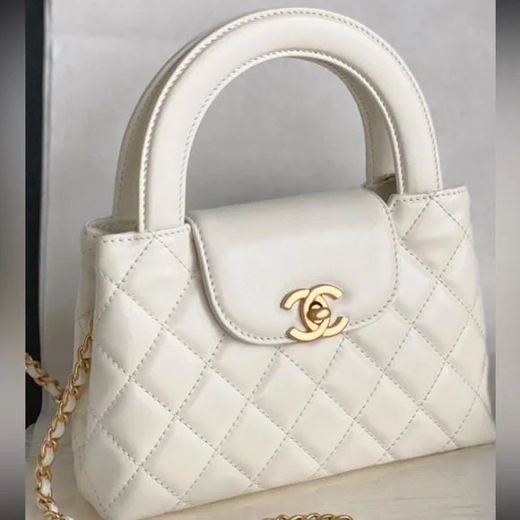 CHANEL Kelly white Leather Handbag with Gold Accents - Picture 1 of 9